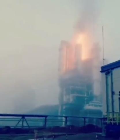 俄罗斯远东最大天然气加工厂起火停产 火情已受控制