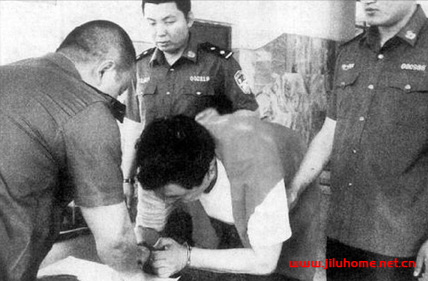 袁宝璟：白手起家的悲情才俊，为何捐献495亿求“免死金牌”？