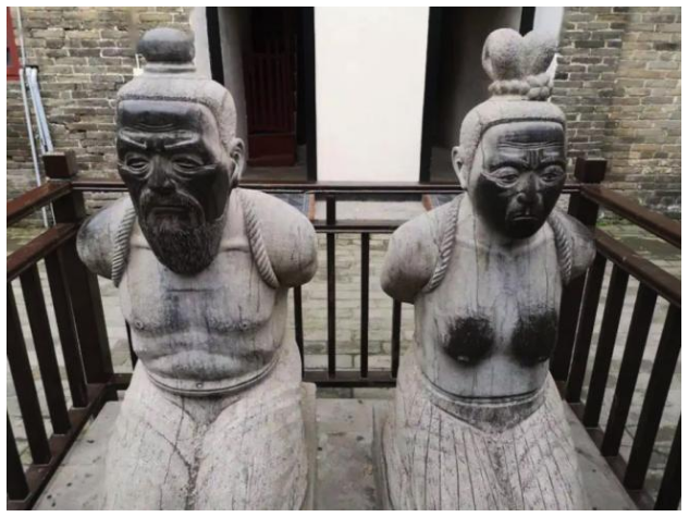 秦桧老婆的胸，是谁摸黑的？