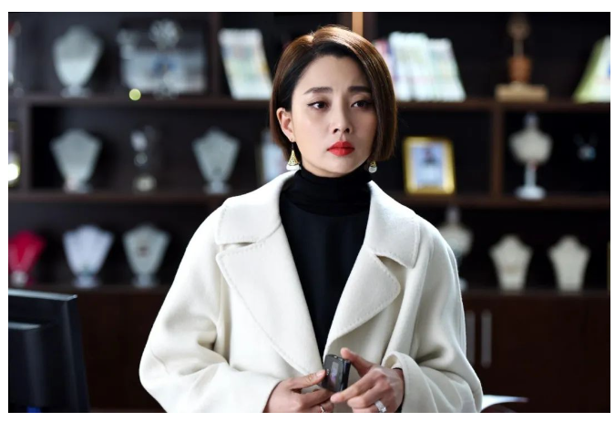 鸡毛飞上天的骆玉珠