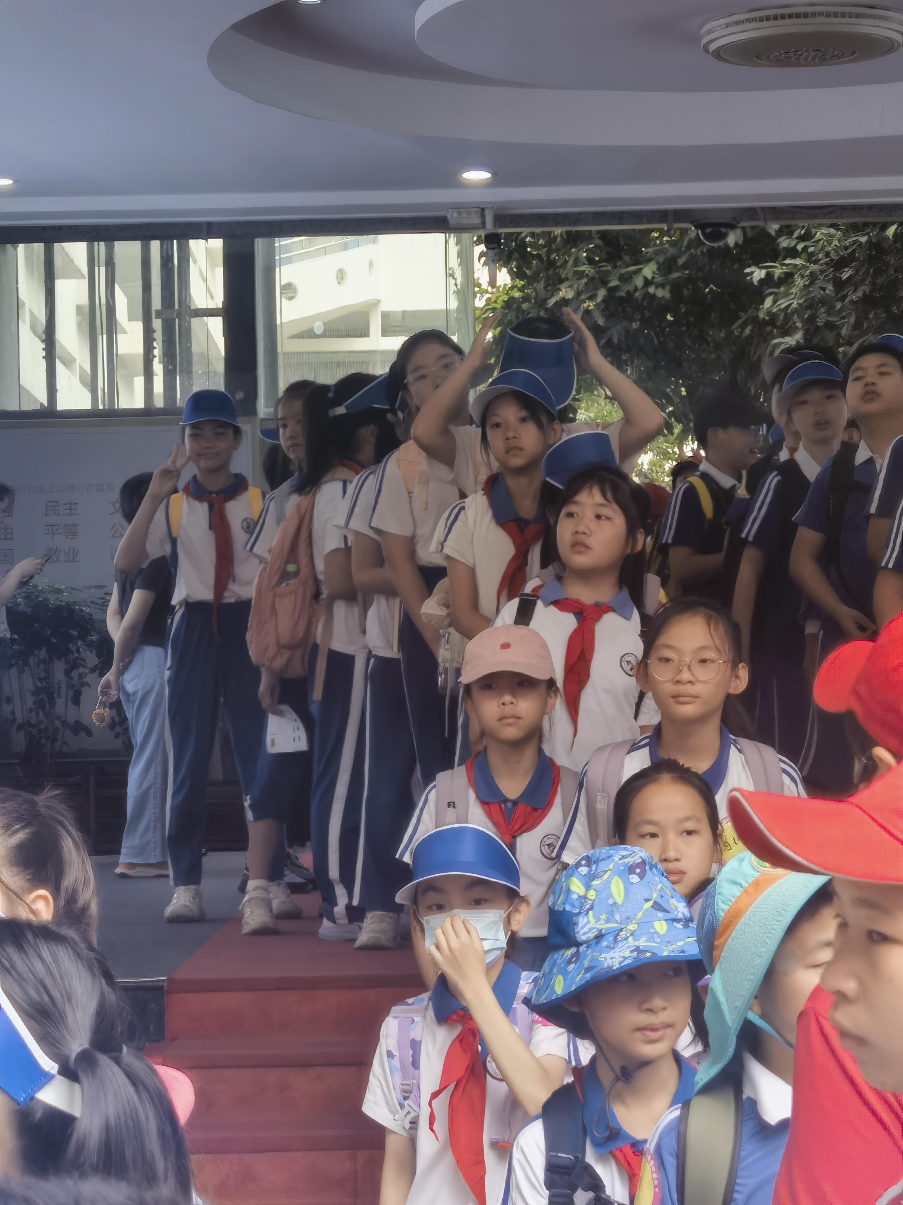 今天上课去动物园游学